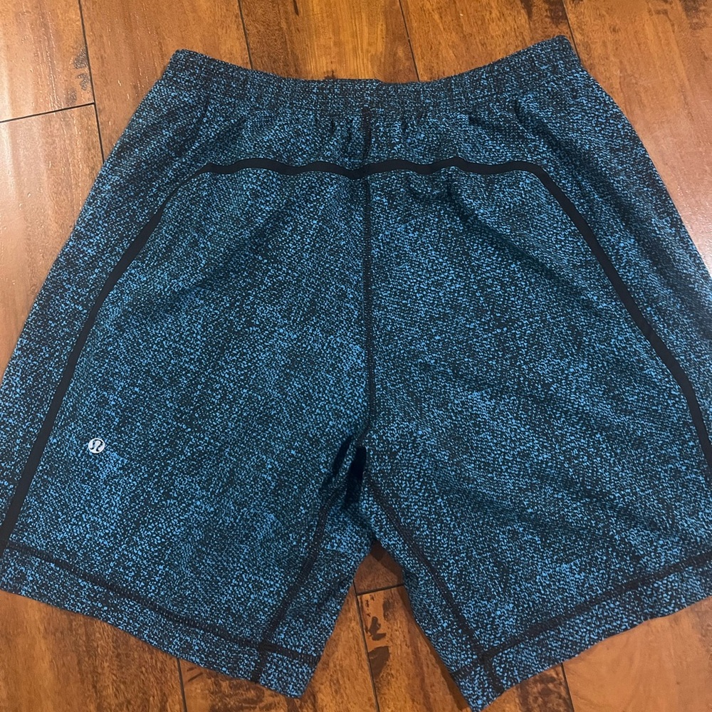 Lululemon Pace Breaker Lined 9” Short. Blue Geometric. Men’s Large
